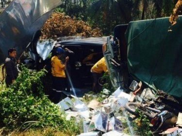 Cooking Oil Truck Crashes into Cars, Motorcycles on Phuket: One Man Killed