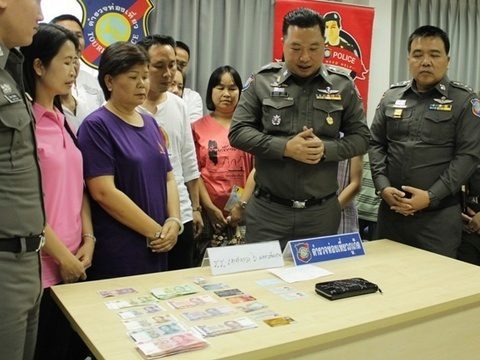 Teachers hand in wallet containing over B50,000 to Phuket tourist police