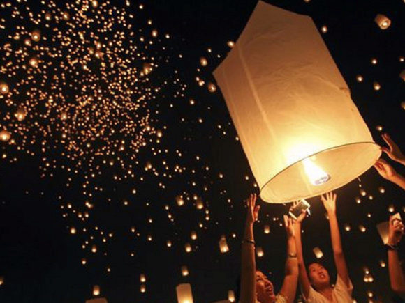 Flight grounded in Chiang Mai by New Year lantern