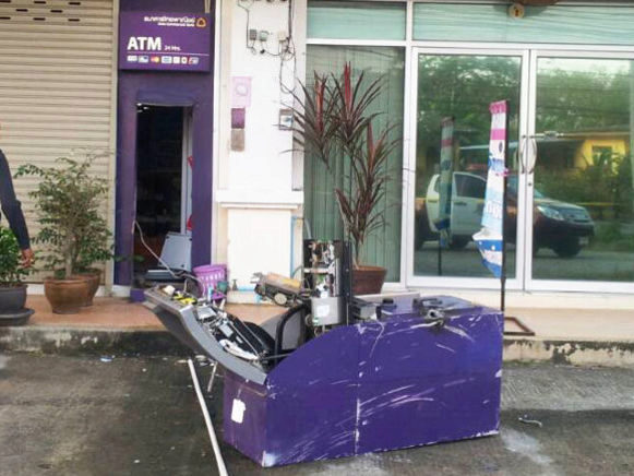 Battered Phuket ATM refuses to yield to robbers: VIDEO